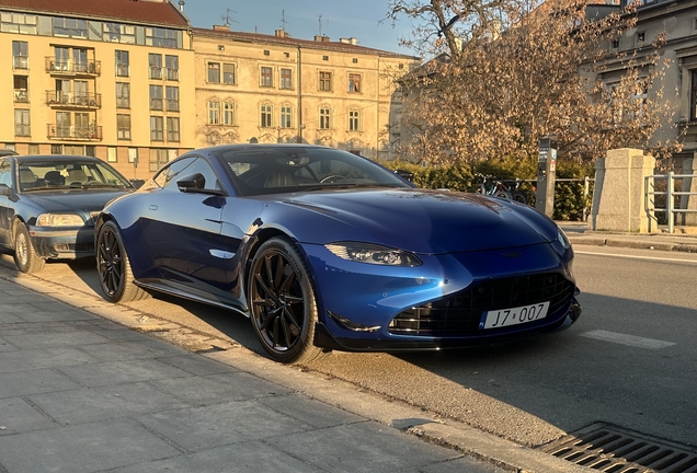 Aston Martin V8 Vantage 2018