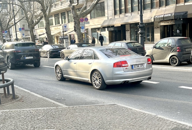 Audi S8 D3