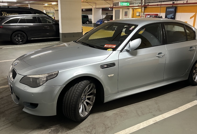 BMW M5 E60 2005