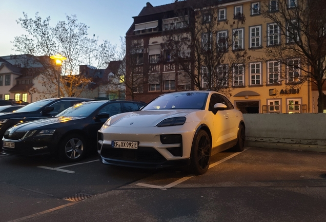 Porsche Macan EV Turbo