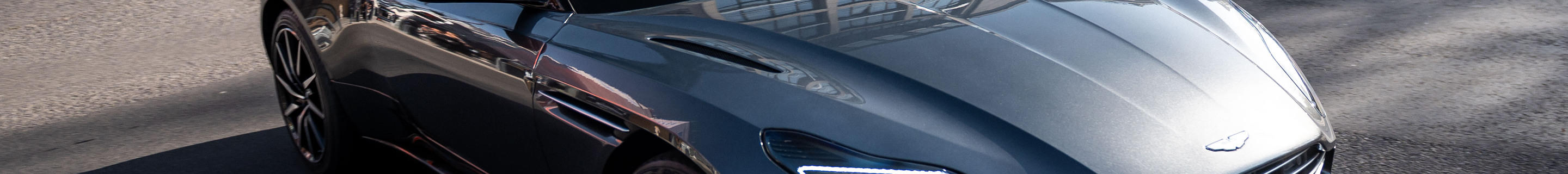 Aston Martin DB11 V8 Volante