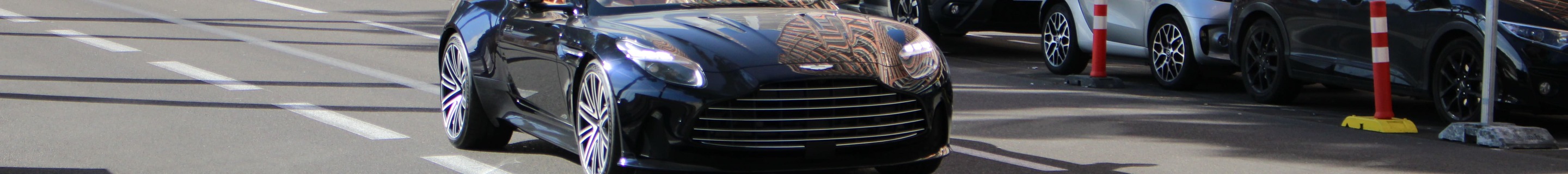 Aston Martin DB12 Volante