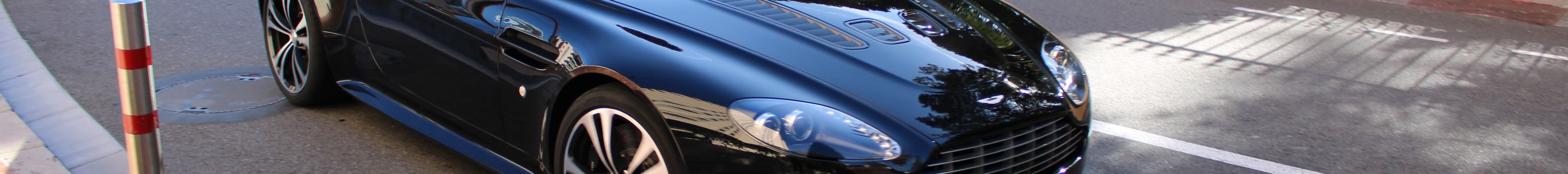 Aston Martin V12 Vantage