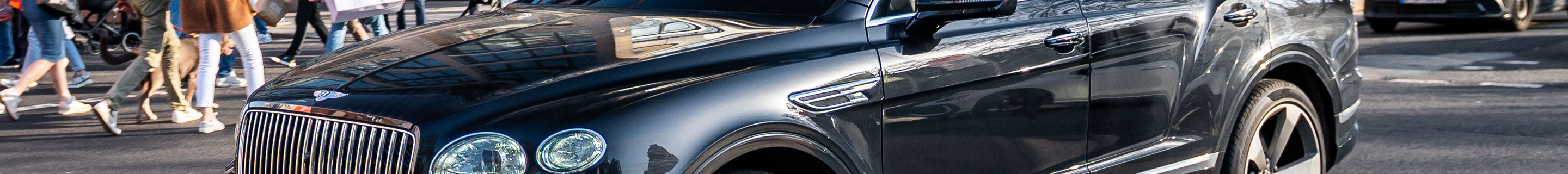 Bentley Bentayga Azure 2024