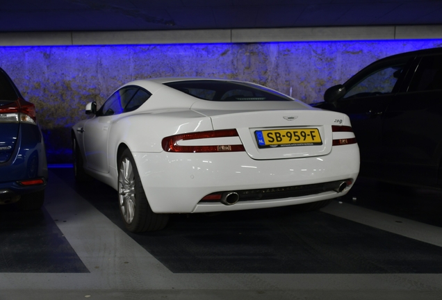 Aston Martin DB9
