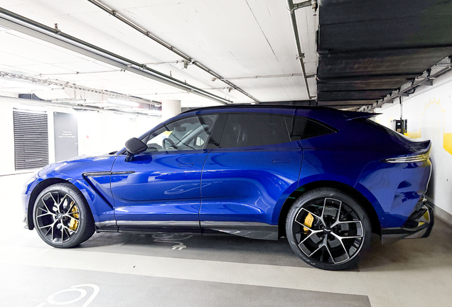 Aston Martin DBX707