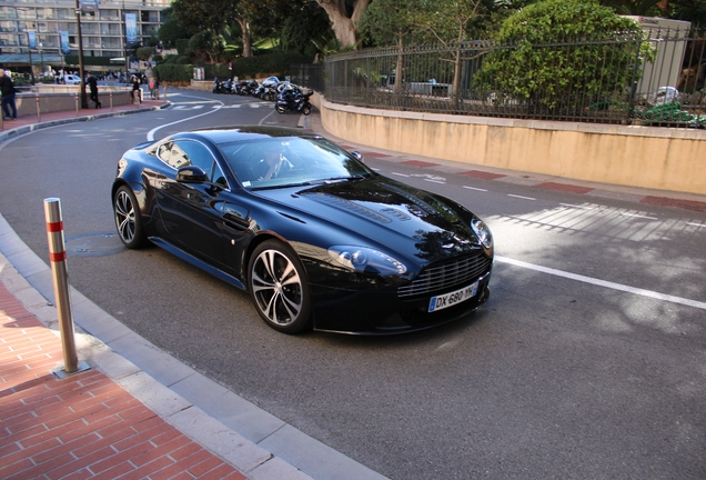 Aston Martin V12 Vantage