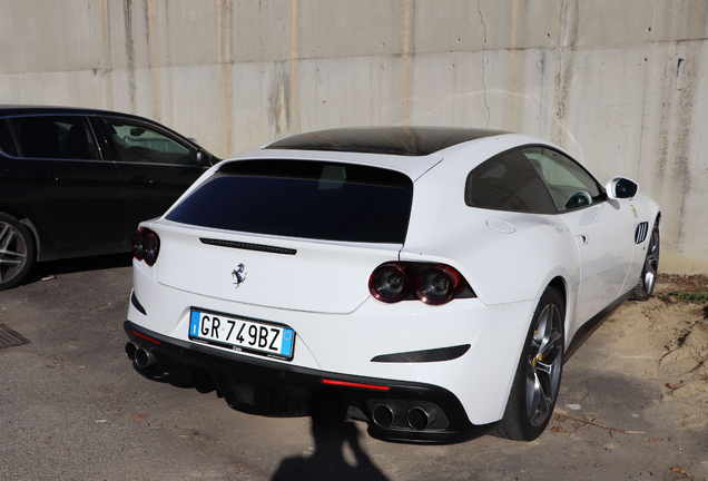 Ferrari GTC4Lusso T