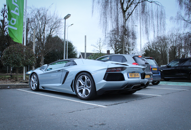 Lamborghini Aventador LP700-4 Roadster