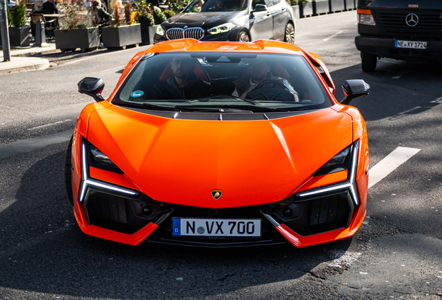 Lamborghini Revuelto