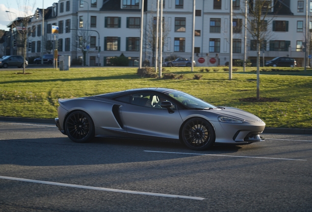 McLaren GT
