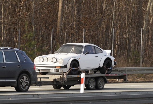 Porsche 911 SCRS