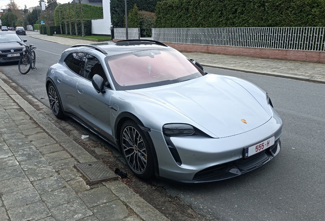 Porsche Taycan Turbo S Cross Turismo