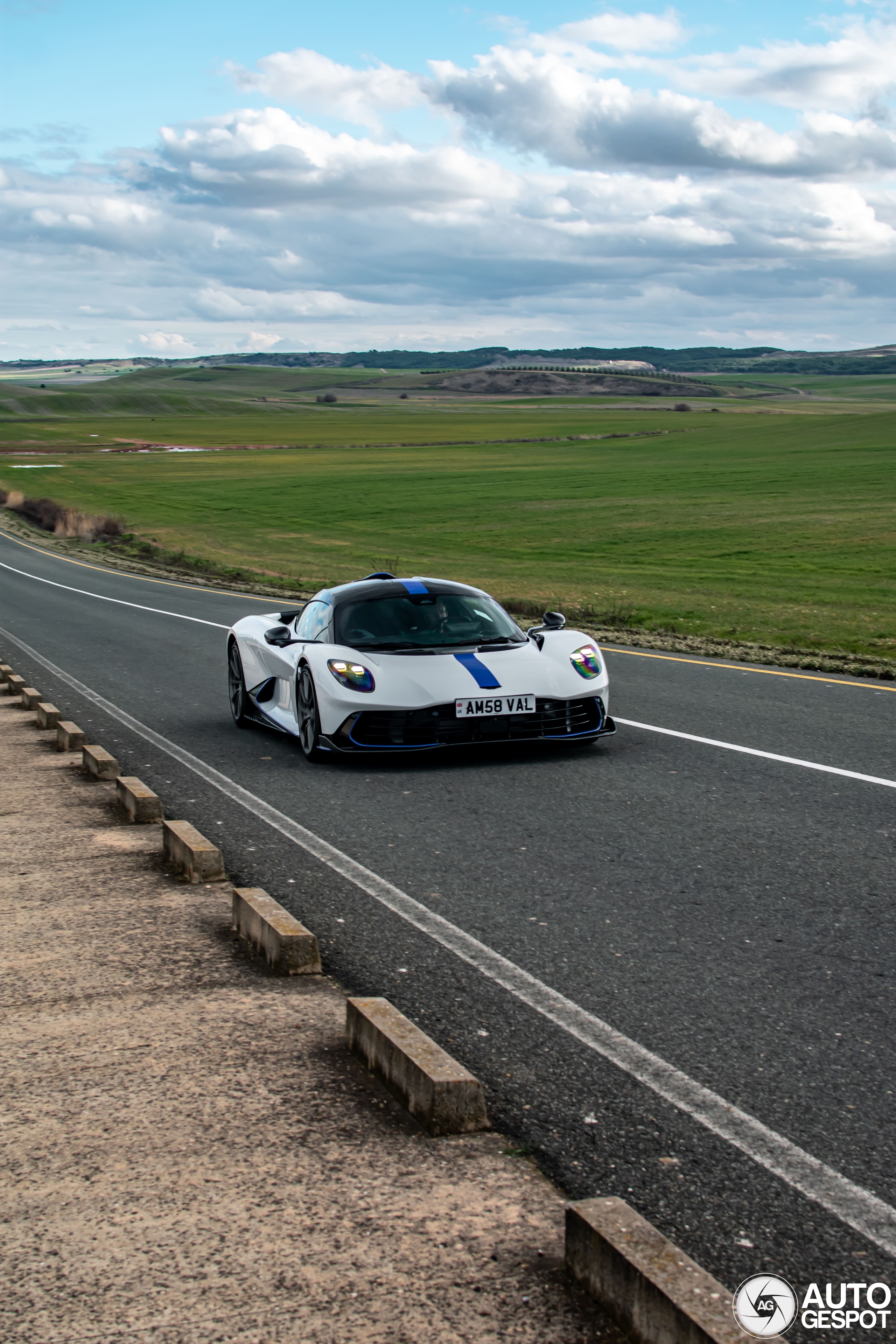 Aston Martin Valhalla