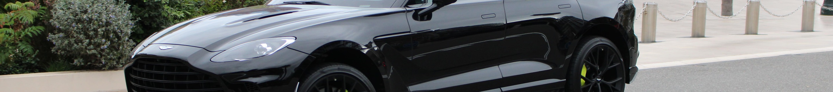 Aston Martin DBX707