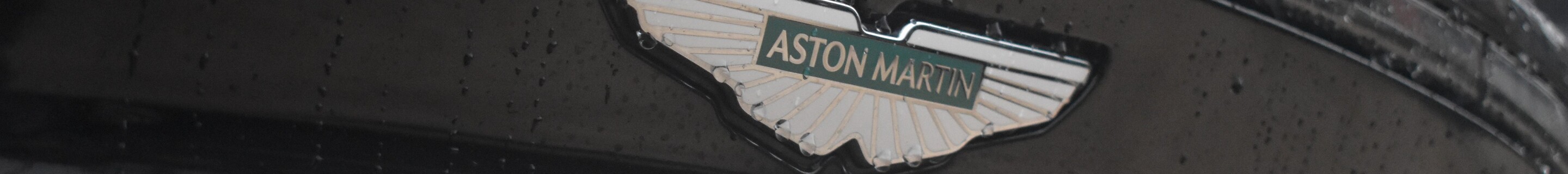 Aston Martin DBX707