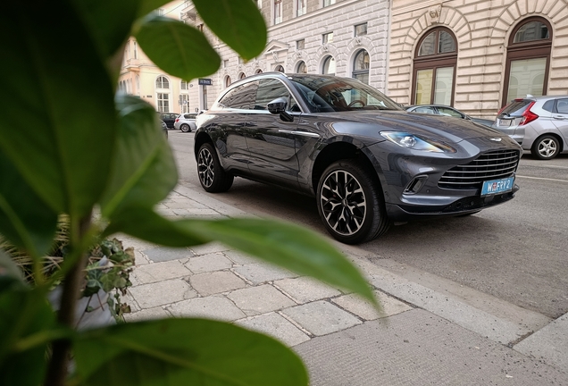 Aston Martin DBX