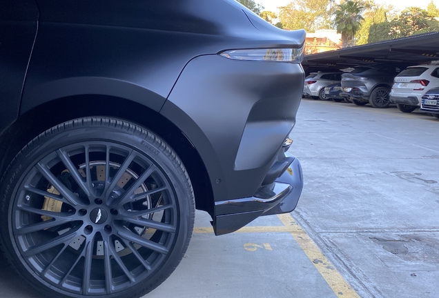 Aston Martin DBX707