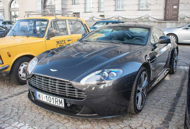 Aston Martin V12 Vantage