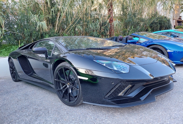 Lamborghini Aventador S LP740-4