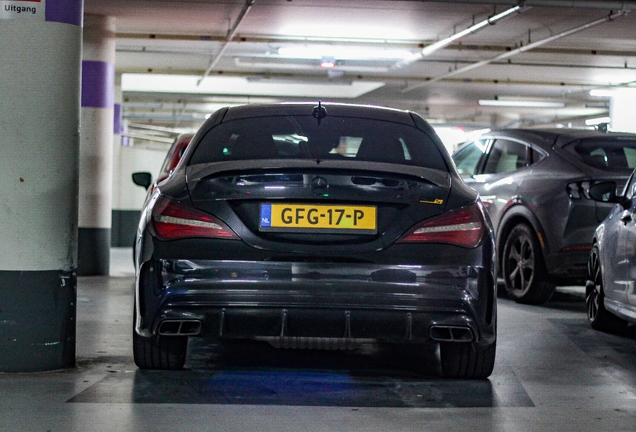 Mercedes-AMG CLA 45 C117 Yellow Night Edition