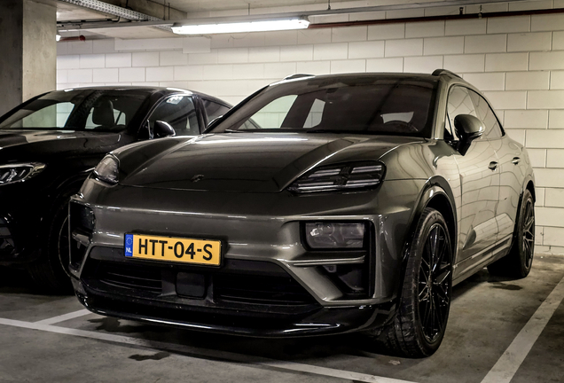Porsche Macan EV Turbo