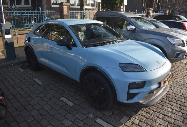 Porsche Macan EV Turbo