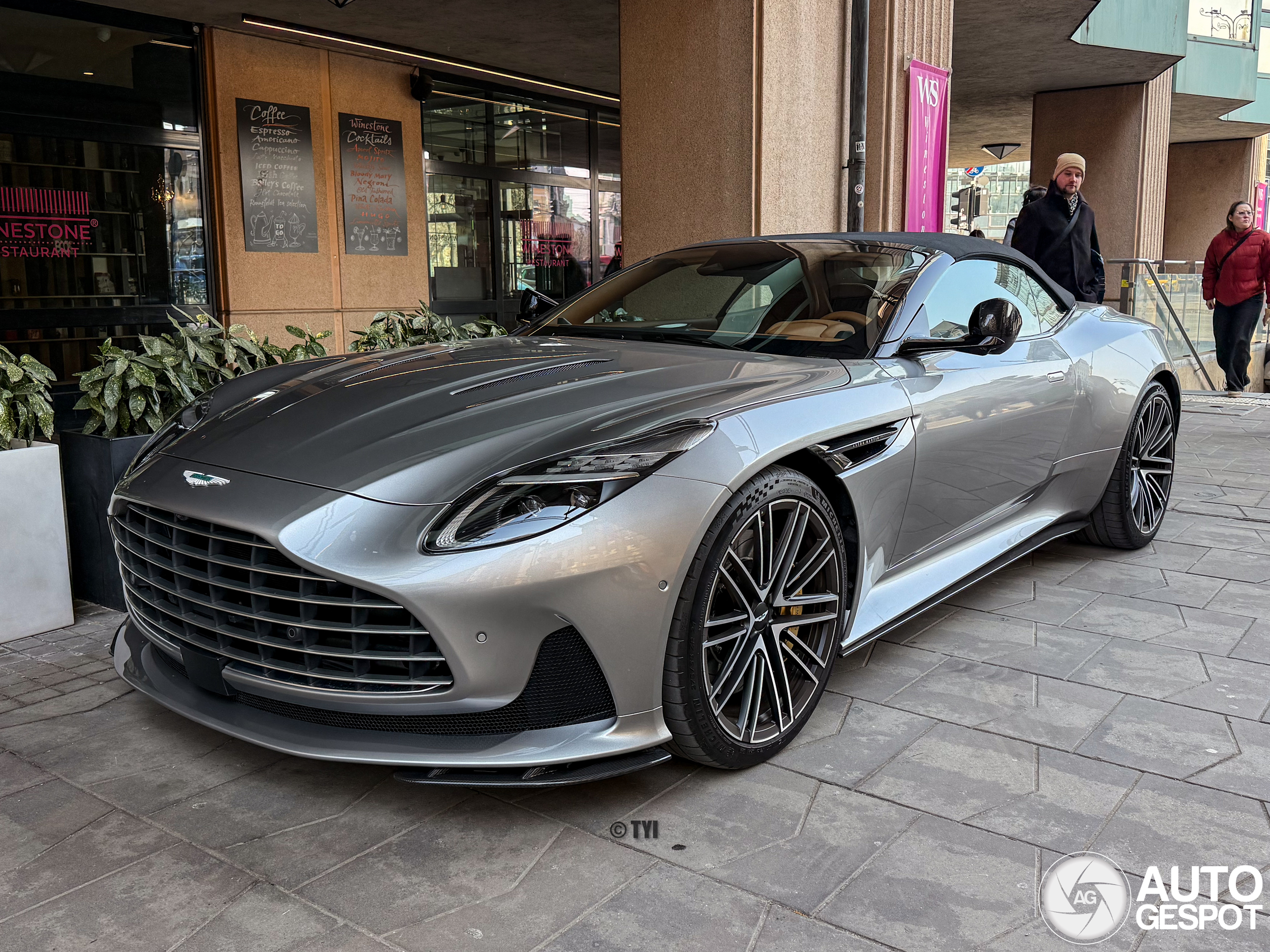 Aston Martin DB12 Volante