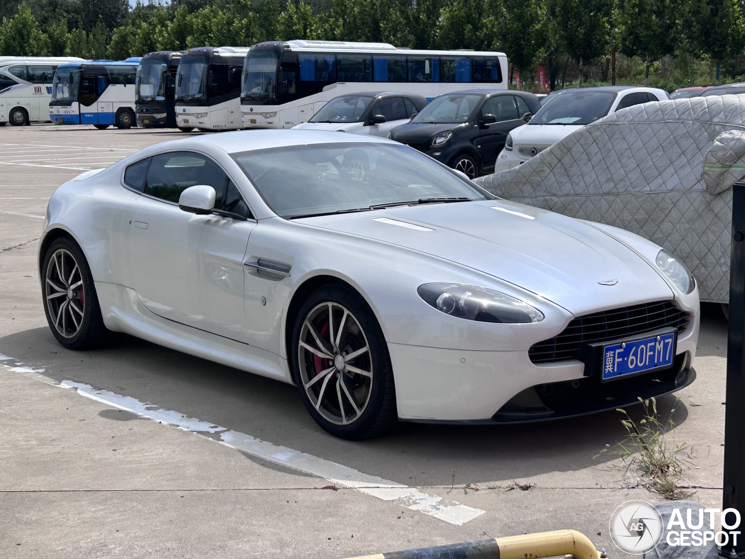 Aston Martin V8 Vantage 2012