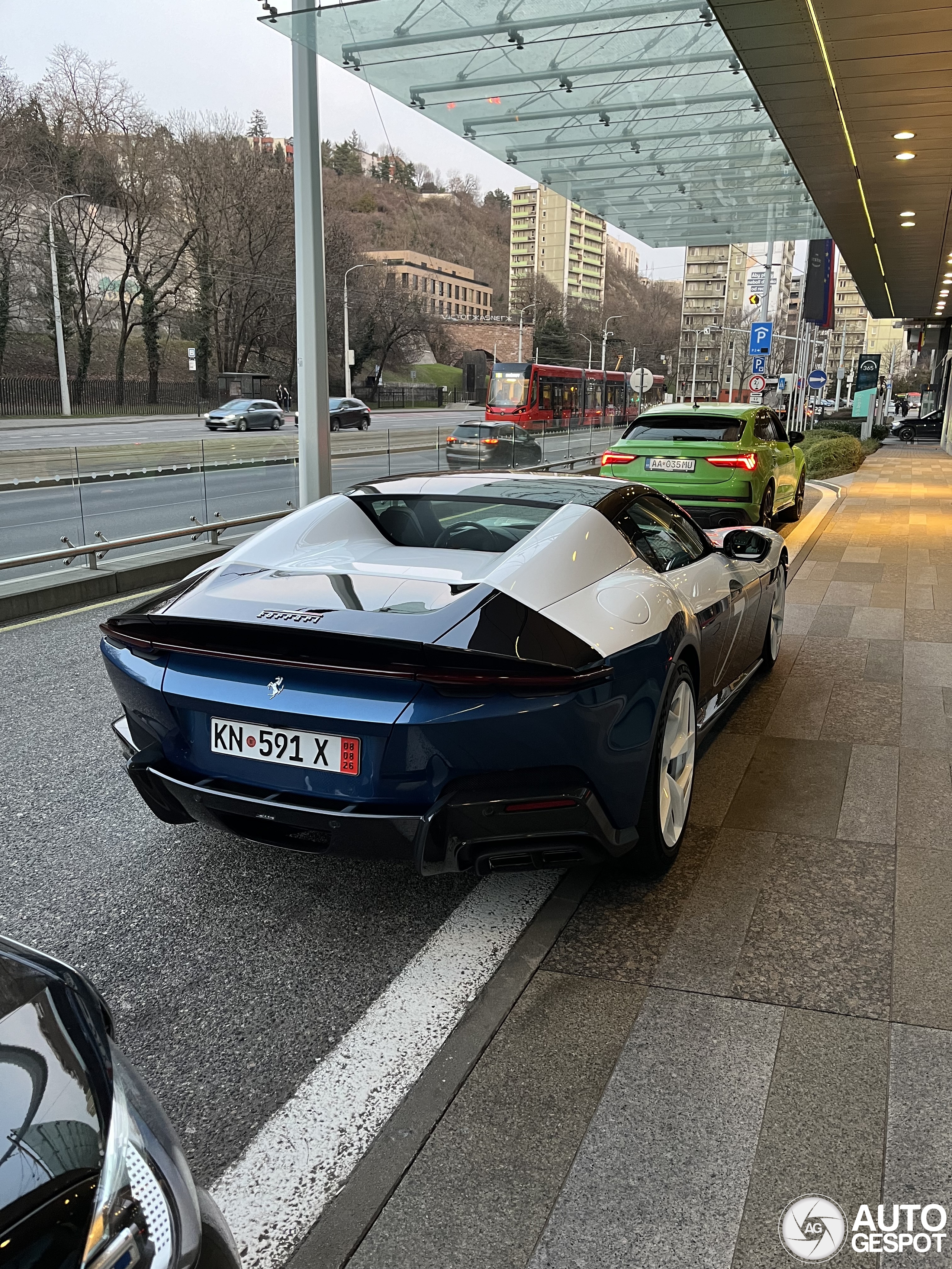 Ferrari 12Cilindri Spider in Bratislava, mooi of niet?
