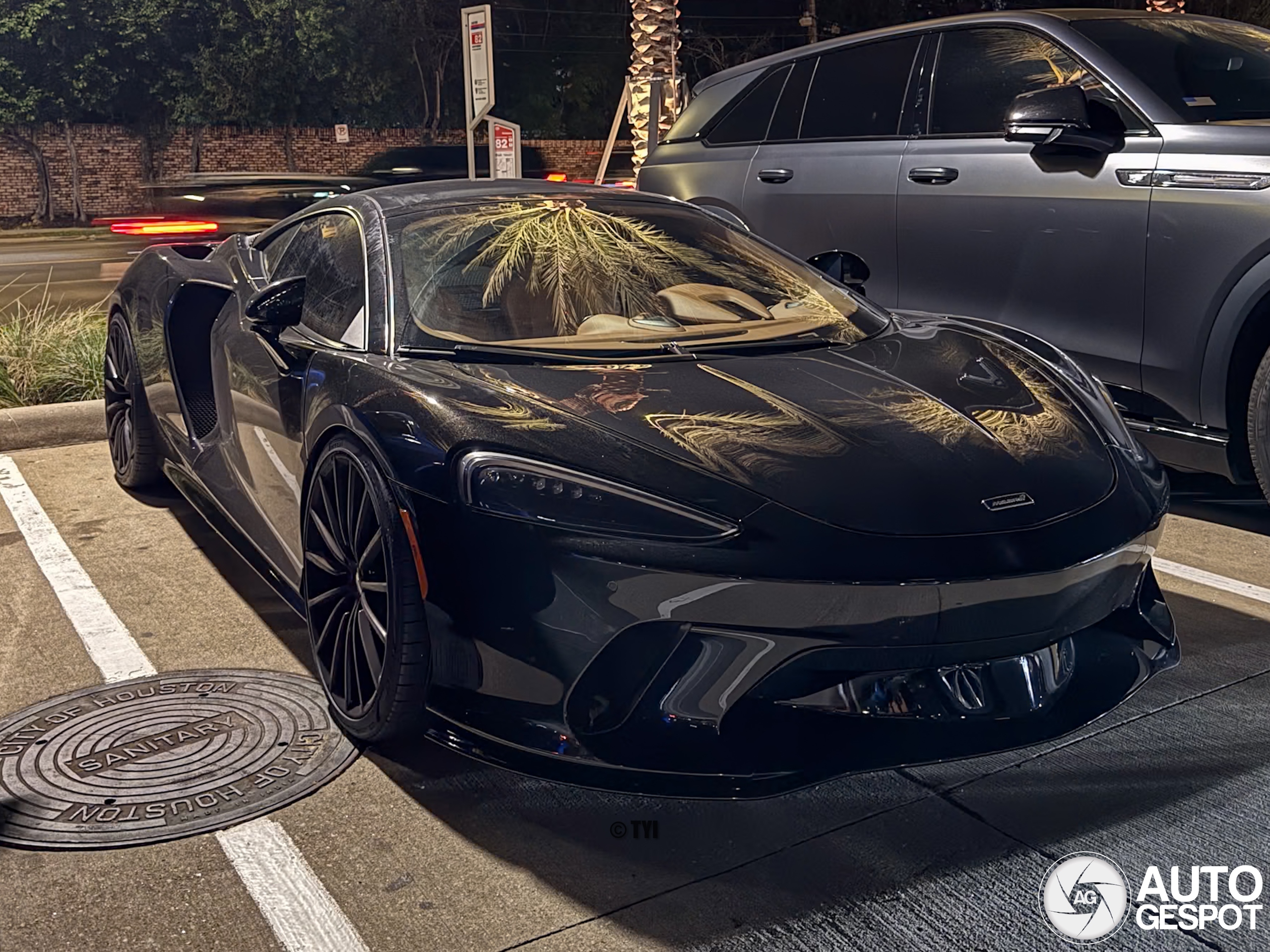 McLaren GT