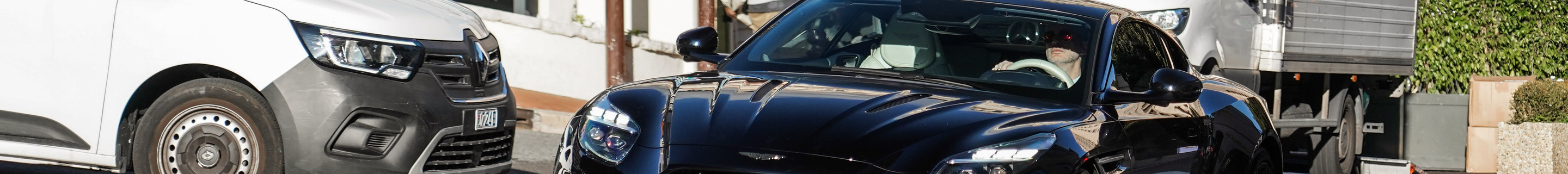 Aston Martin DB12