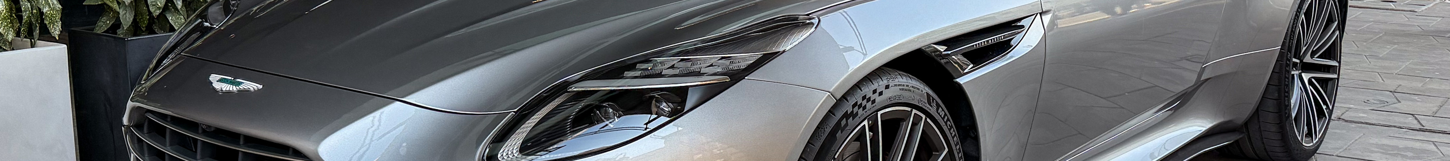 Aston Martin DB12 Volante