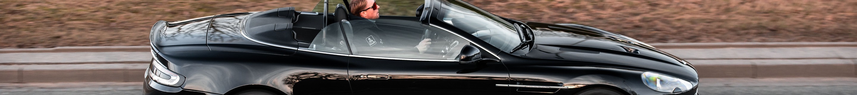 Aston Martin DBS Volante