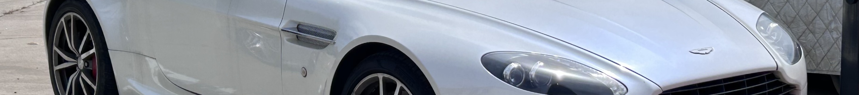 Aston Martin V8 Vantage 2012