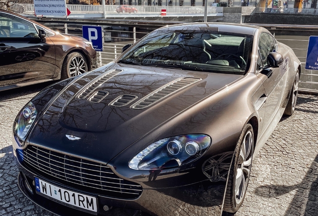 Aston Martin V12 Vantage