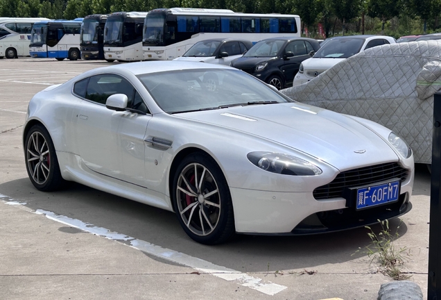 Aston Martin V8 Vantage 2012