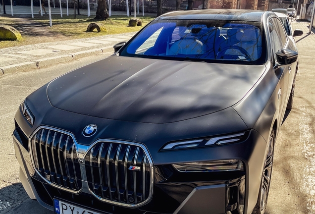 BMW M760e xDrive