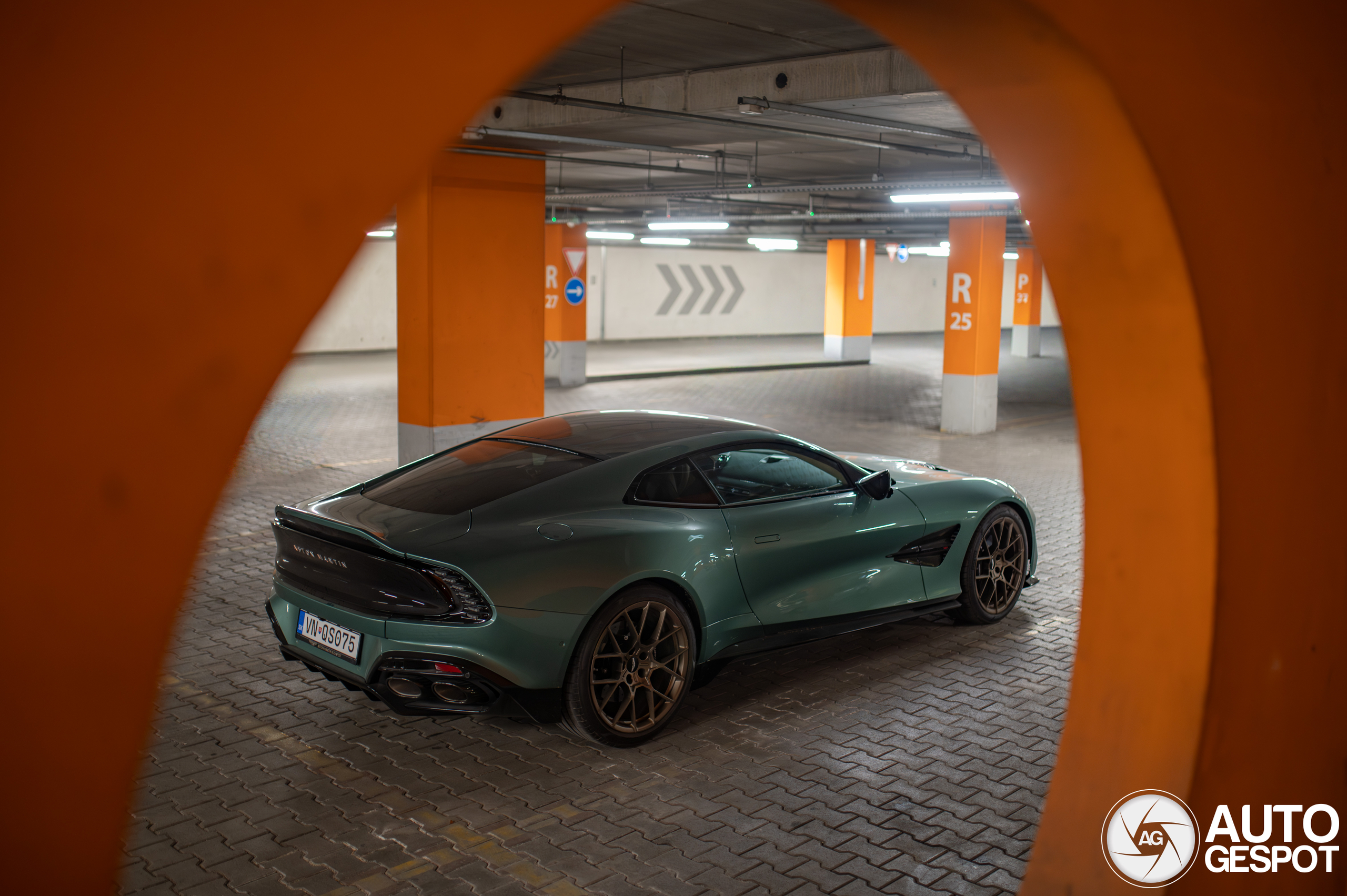 Aston Martin Vanquish 2025
