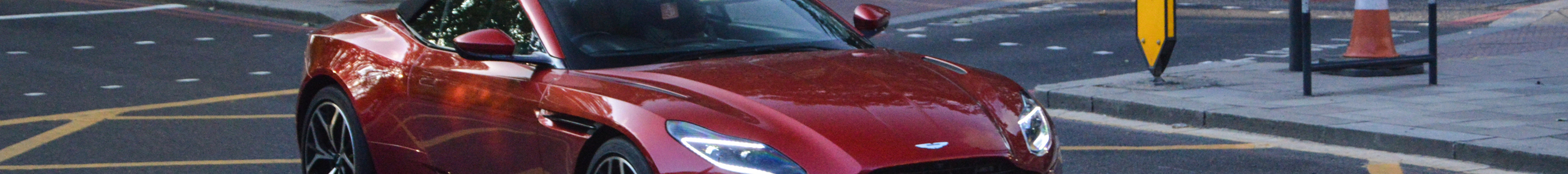 Aston Martin DB11 V8 Volante