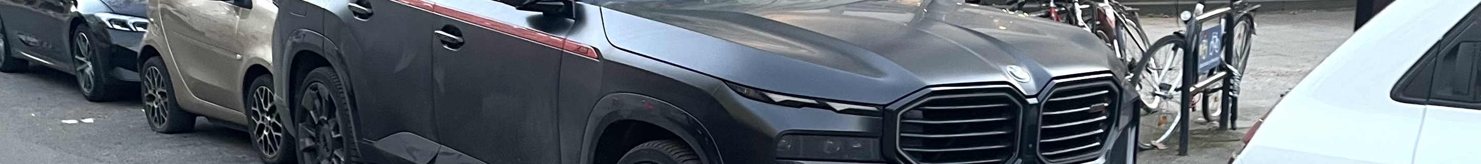BMW XM G09 Label Red