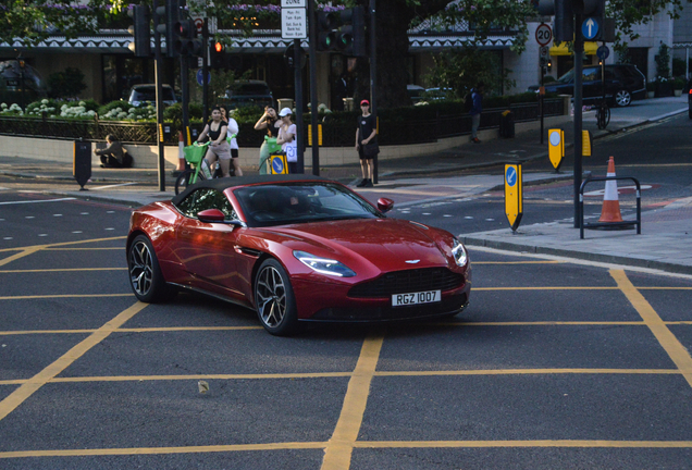 Aston Martin DB11 V8 Volante