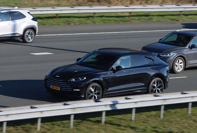 Aston Martin DBX707