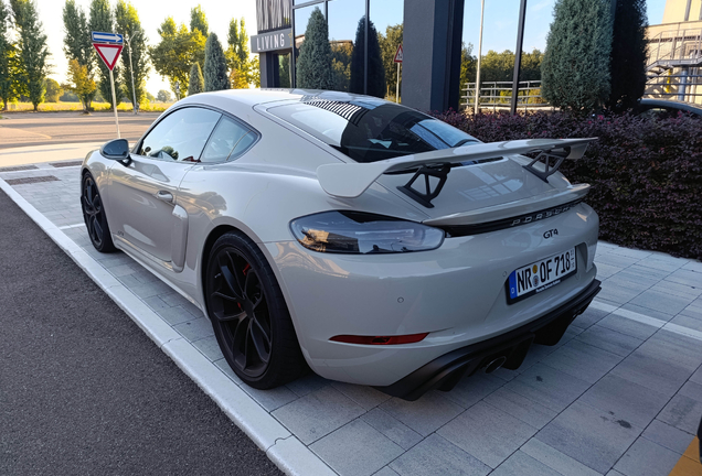 Porsche 718 Cayman GT4