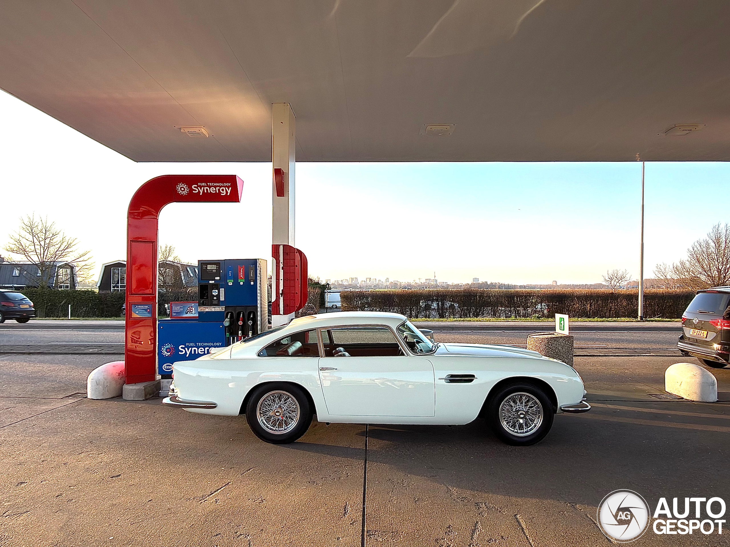 Aston Martin DB4 Series 5 Vantage