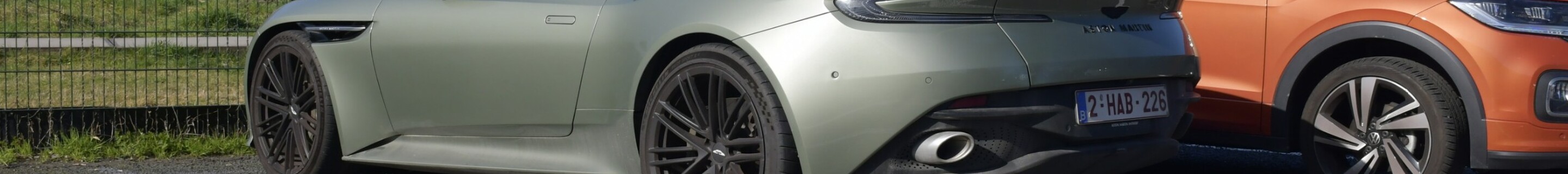 Aston Martin DB12 Volante