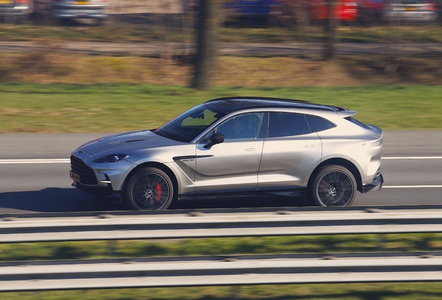 Aston Martin DBX707