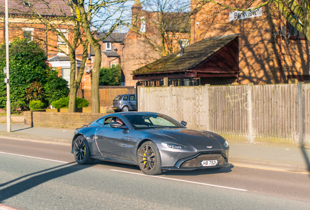Aston Martin V8 Vantage 2018