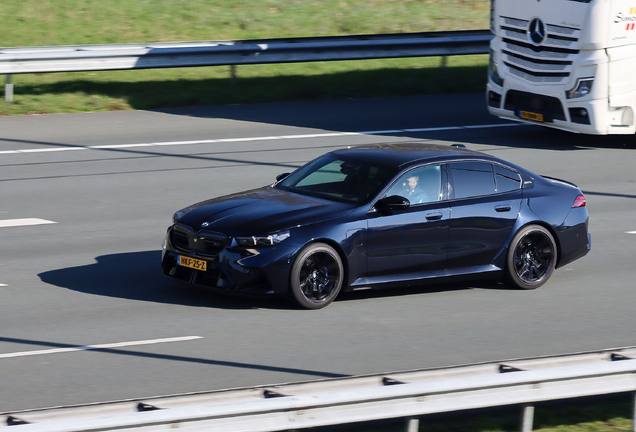 BMW M5 G90