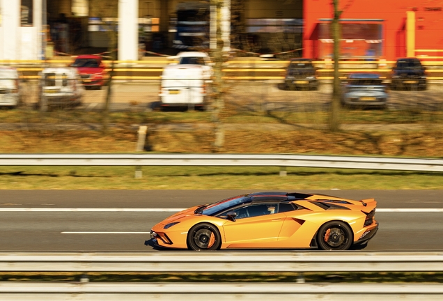 Lamborghini Aventador S LP740-4 Roadster